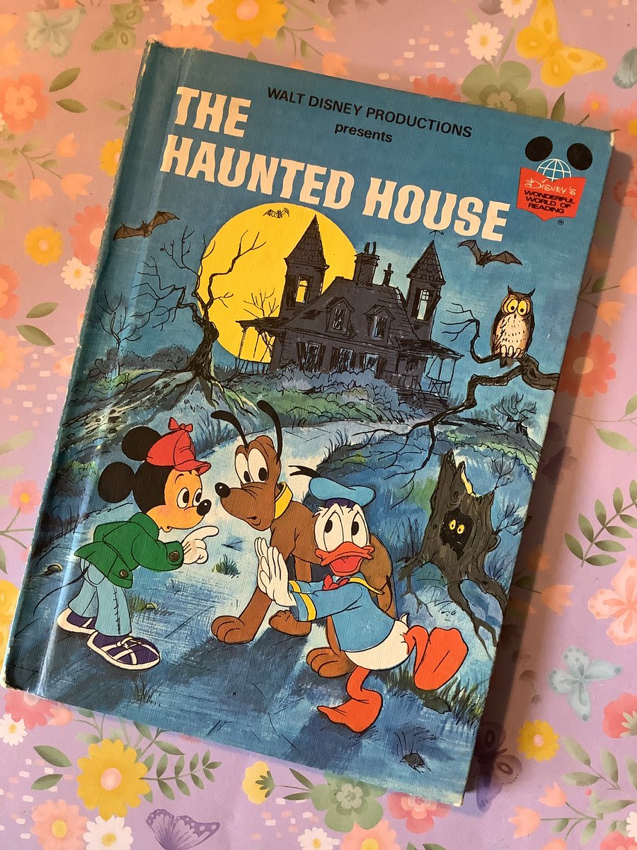 WatsonsVintage's tweet photo. A very happy Friday to all at #EarlyBiz Today is the last chance to order from our Shop https://t.co/6XNNoY2Q1w as we are off on holiday, hurrah 😃🌞⛱ Here are a few of our newly listed Vintage #Disney books to tempt you! Enjoy your day whatever you are up to 😄🐶📚🛍 https://t.co/OQk9iFY8ir