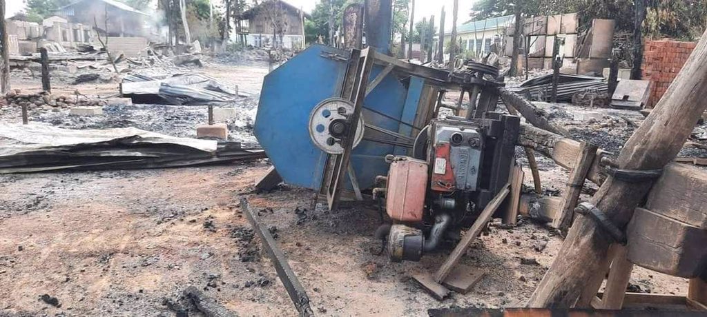 TTFR__Myanmar's tweet photo. Military troops killed a 70yo woman, set fire to 27 civilian houses and looted the residential properties in Thaetaw village, Yesagyo tsp yesterday. They also burnt down 235 houses in 2 villages of Kanbalu tsp. #2022Jun10Coup #WhatsHappeningInMyanmar https://t.co/WUiEMQ6uEl
