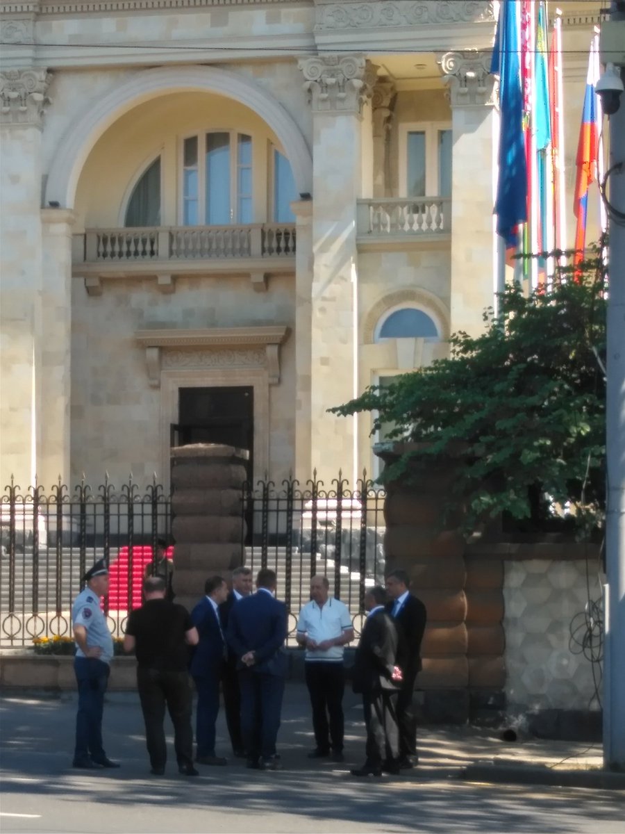 MargretMirzoyan's tweet photo. The sitting of the CSTO Council of Foreign Ministers   in Armenian President'd Residence. "Resistance"  Movement is holding an action, to said international society, that Nikol Pashinyan haven't a mandate to negotiate on behalf of Armenia.
#Armenia #ZartnirLao #Stopnikol https://t.co/LL7EjZGSzn