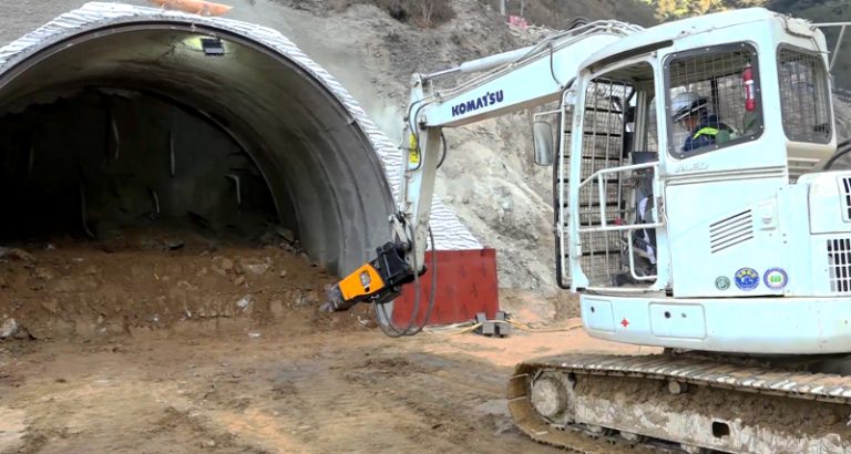 BigyanBlog's tweet photo. Naubise-Nagdhunga #tunnel has opened a 2,901m tunnel out of the total target of 5,499m. The project has achieved 37% overall physical progress and 45.5% financial progress. The project should be completed by April 2023 with an extension of 86 days due to COVID-19
#Nepal https://t.co/1g3bhav4kl
