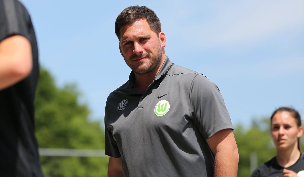philipphinze24's tweet photo. #RBL: Das isser - der Nachfolger von Katja Greulich! Nach unseren Infos ist Saban Uzun neuer Cheftrainer von RB Leipzigs Zweitliga-Frauen. Vertrag bis 2024. Bisherige Stationen: VfL Wolfsburg II &amp; VfL Sindelfingen. Anja Mittag bleibt als Individualtrainerin an Bord. #RBLeipzig https://t.co/XwcsfjN34B