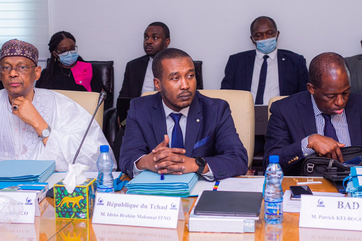 NicoleRoboty's tweet photo. 1/3- J’ai eu l’honneur de présider la deuxième session du Conseil d’administration de l’exercice en cours de la @BdeacOfficielle qui s’est réunie hier.  #Economie #Cemac #Afrique #Gabon #Cameroum https://t.co/F11isAk4LX