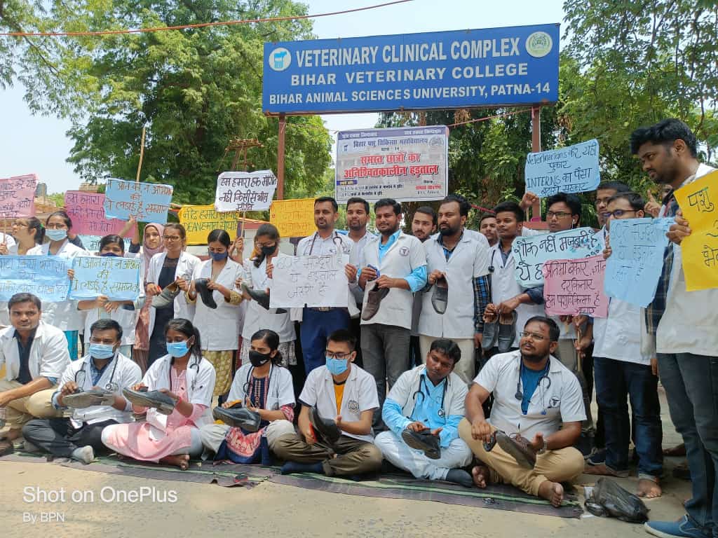 अनिश्चित कालीन हड़ताल का आज 5 वां दिन। #IncreaseInternshipAllowance
#IncreasePgFellowship