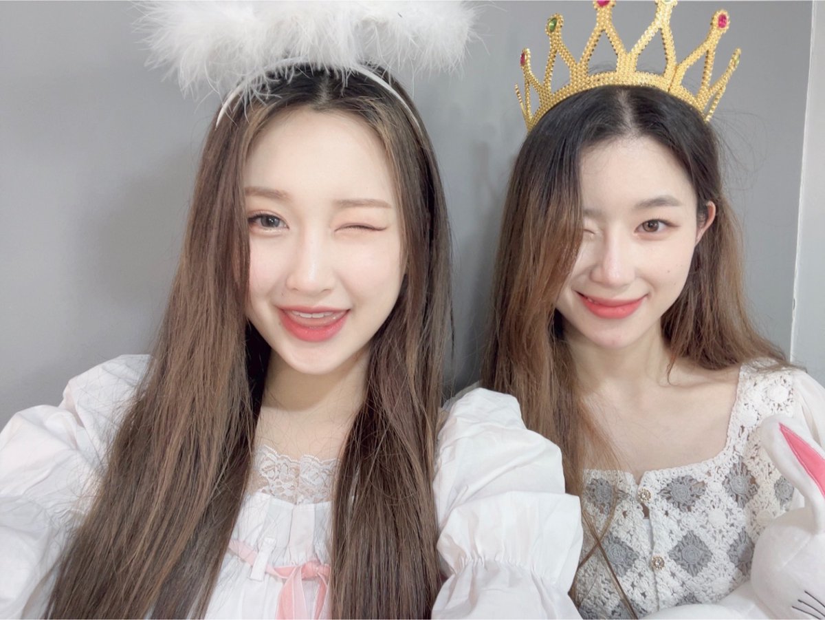 Rockingdoll_'s tweet photo. [#로아]

쨔쟌 로아가 왔습니당 🦊💛
오늘은 특별하게 아리랑 찍은 사진이지롱 😚
퀸로아가 될 거예요 👸🏻
노바! 오늘 저녁 떡볶이 어떠세요??
매운 떡볶이로 가자아!! 🤤🤤

#Rockingdoll #록킹돌
#Roa #로아 https://t.co/2KFHu5Nnbt