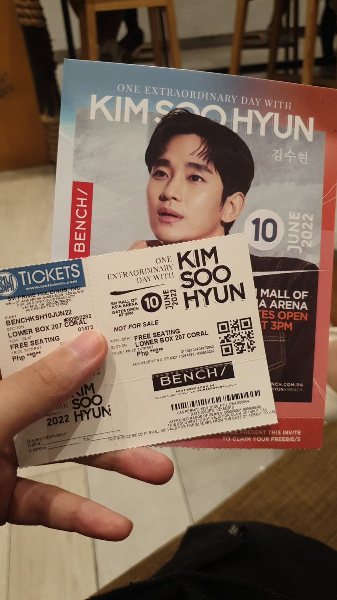 Here we go! Napakainit, pero kahit ano para sayo kim soo hyun 😄💖 #KIMSOOHYUNxBENCH #KimSooHyuninmanila #KimSooHyun