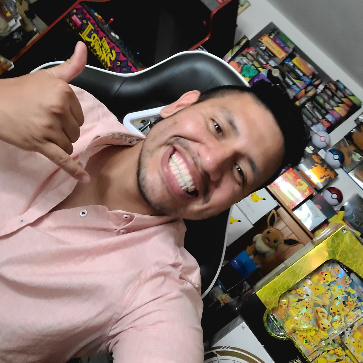 GIVEAWAY TIME for the homies
FOLLOW
RETWEET
TAG FRIENDOS
PULL BOX Surprise Giveaways for 6 winners
 Someone already won an Umbreon
 #comeback #darkphantasma #AstralRadiance #Giveaways twitch.tv/ultimateprotot…