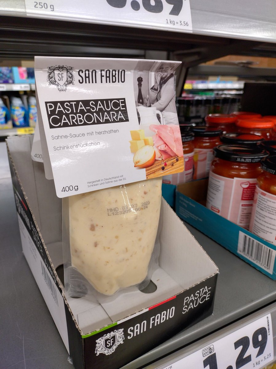 frankenberga's tweet photo. Meine lieben deutschen Mitbürger*innen, ihr müsst jetzt ganz stark sein. Nein, das ist keine Carbonara. Das ist Sahnesauce mit Schinken. Hat beides nichts mit Carbonara zu tun. #essen #Deutschland https://t.co/bXbsOl2mWc