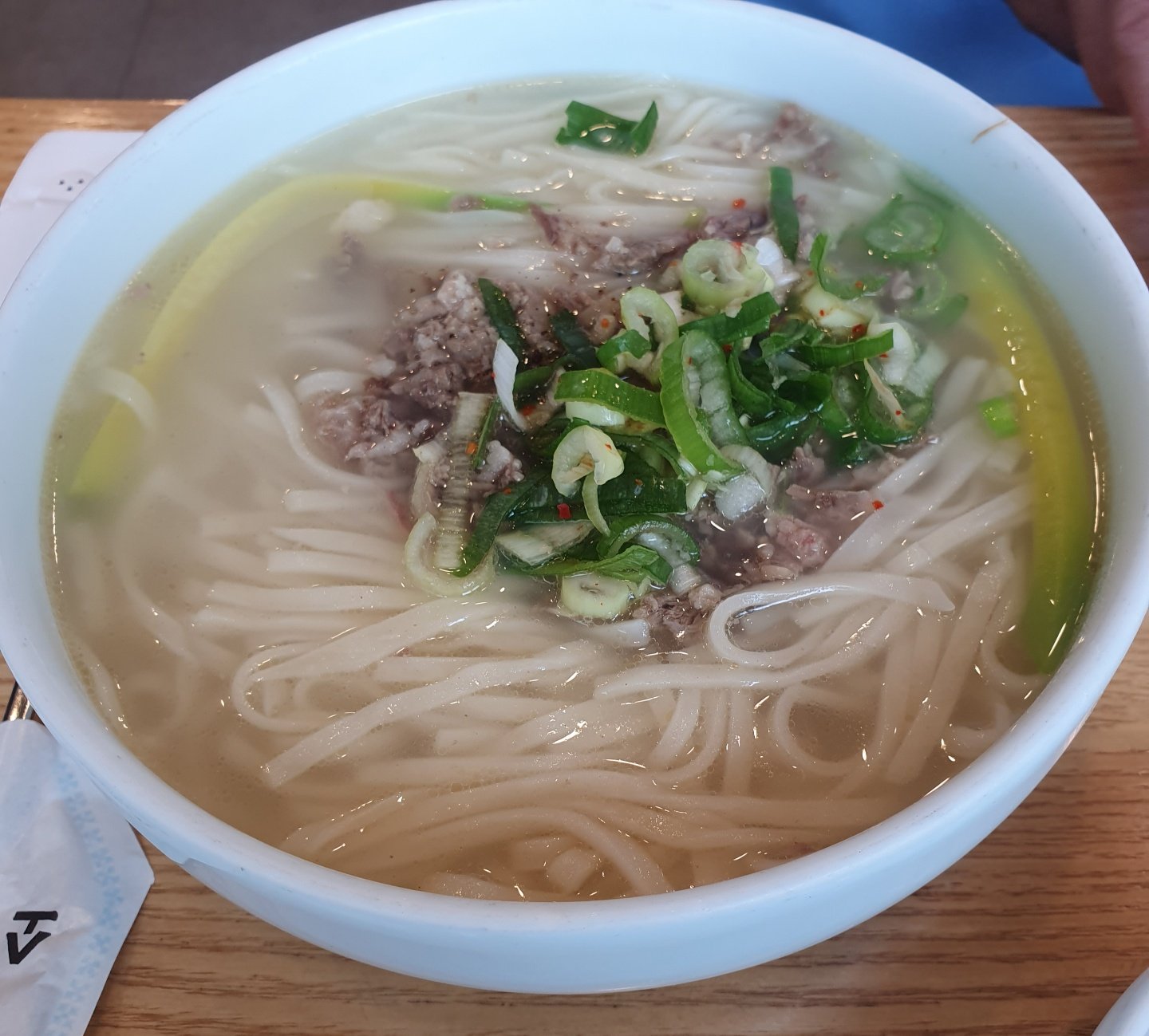 Rika ソホジョンの本店に行ってきました 美味しかったです カルグクスとはまた違う麺で伝統あるお店 牛骨スープのようなスープで このお店のエゴマの葉が本当に美味しいです 14 000ウォンのククスは高いですが老舗です 韓国 韓国生活 韓国 Rika ソホジョンの本店に行ってきました 美味しかったです カルグクスとはまた違う麺で伝統あるお店 牛骨スープのようなスープで このお店のエゴマの葉が本当に美味しいです 14 000ウォンのククスは高いですが老舗です 韓国 韓国生活 韓国
