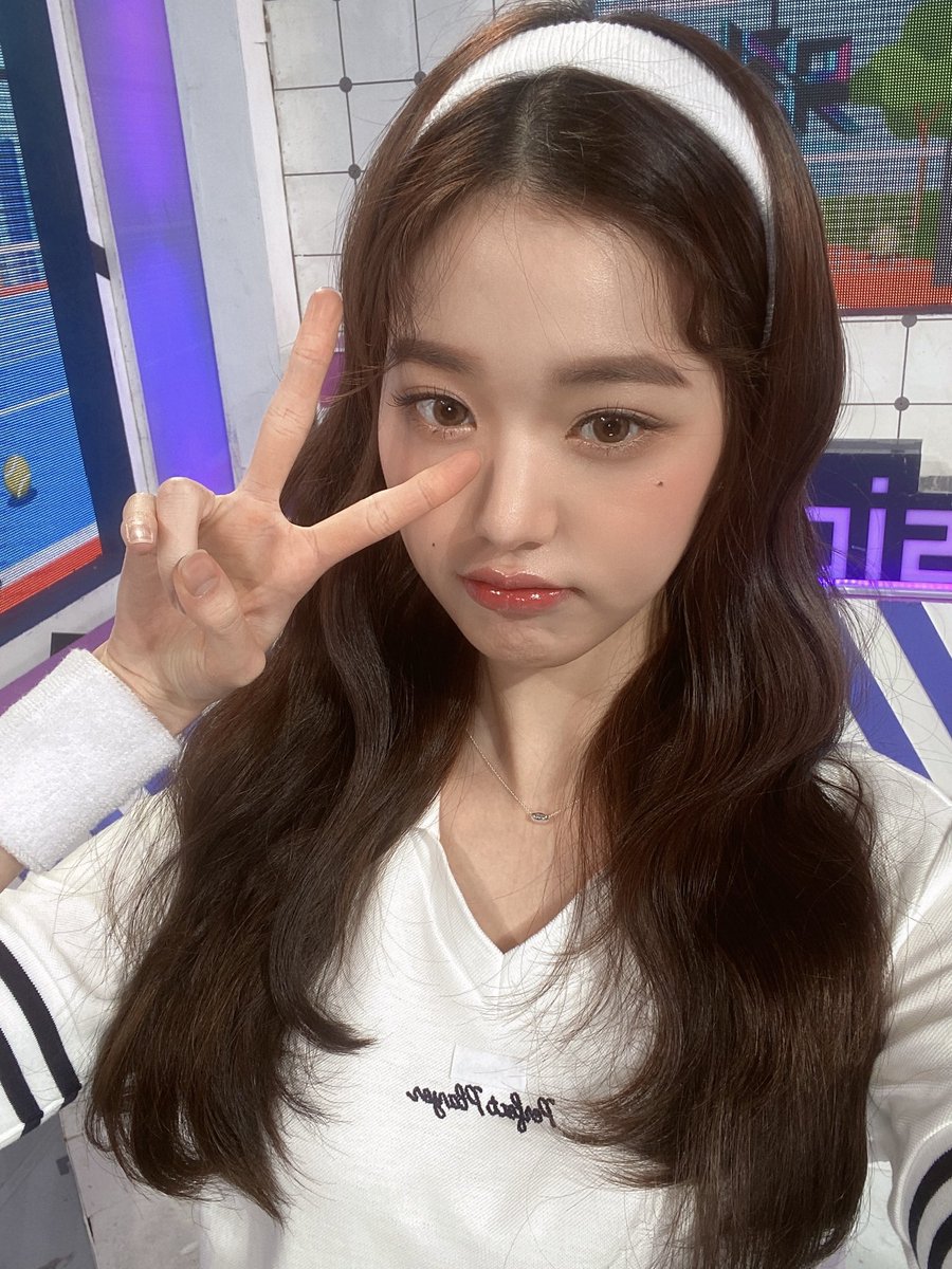 wonyoung pics on Twitter "music bank twitter update"