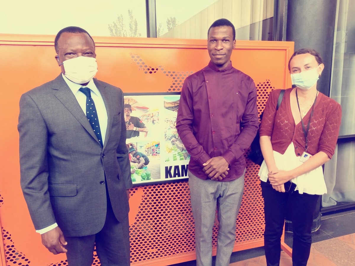 _WandaMoses's tweet photo. πΈ How about a photo moment with the @FrenchEmbassyUg Ambassador H.E Jules-Armand ANIAMBOSSOU π
#CreativesClimateCafe
@_WandaMoses
@EndPlasticsNow
@magziofficial28 https://t.co/PO7gU6hI6d