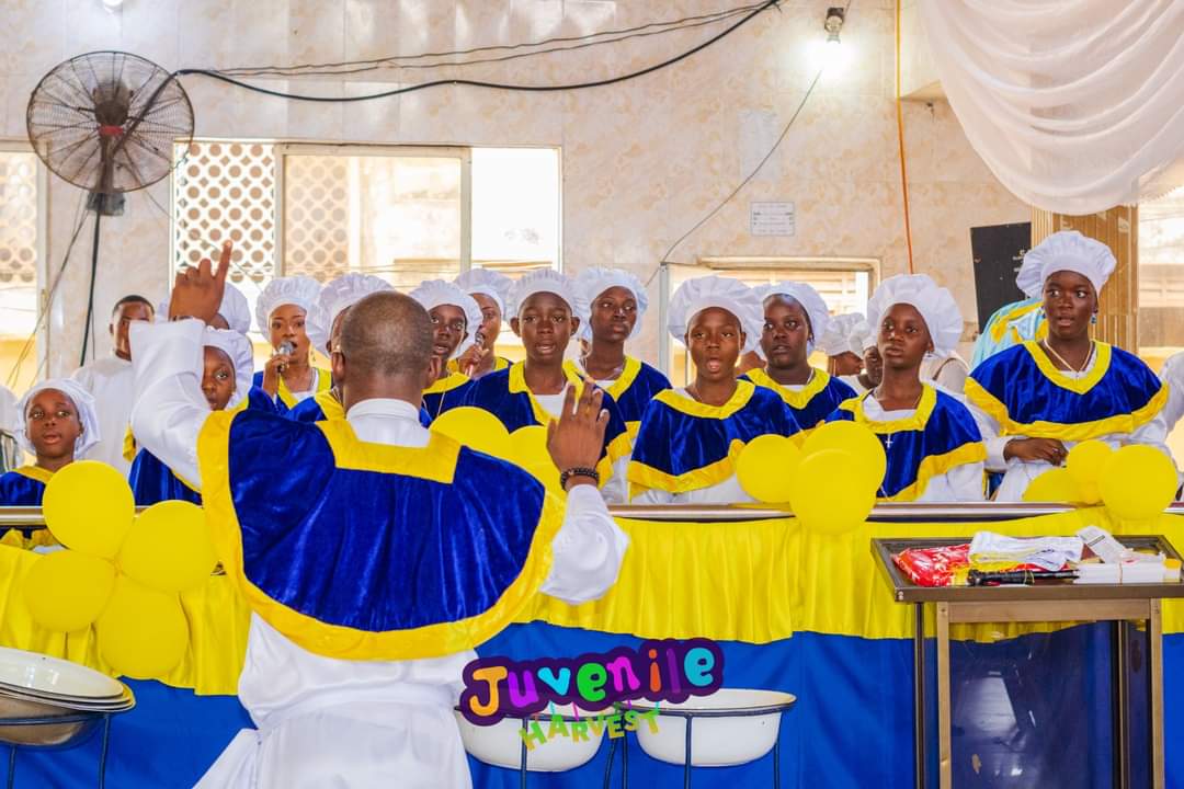 I led the cross section of the sunday sch choir for the hymnals and other music rendition... amazing kids i mst confess.. i will choose them a million times to lead and deliver the gospel of christ in our own way.. #CCC #juvenile #juvenileharvest