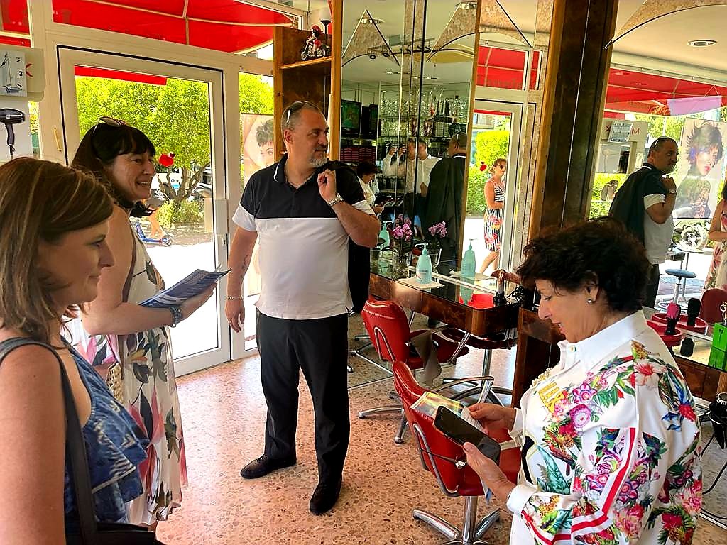 CarinePapy's tweet image. Ce matin, @TrastourIsnart accompagné de son suppléant @coanus sont allés à la rencontre des commerçants de Saint Laurent du Var afin d'échanger sur leur programme pour les élections législatives. Tous aux urnes dimanche 12 juin pour notre candidate. Votez et faites voter !