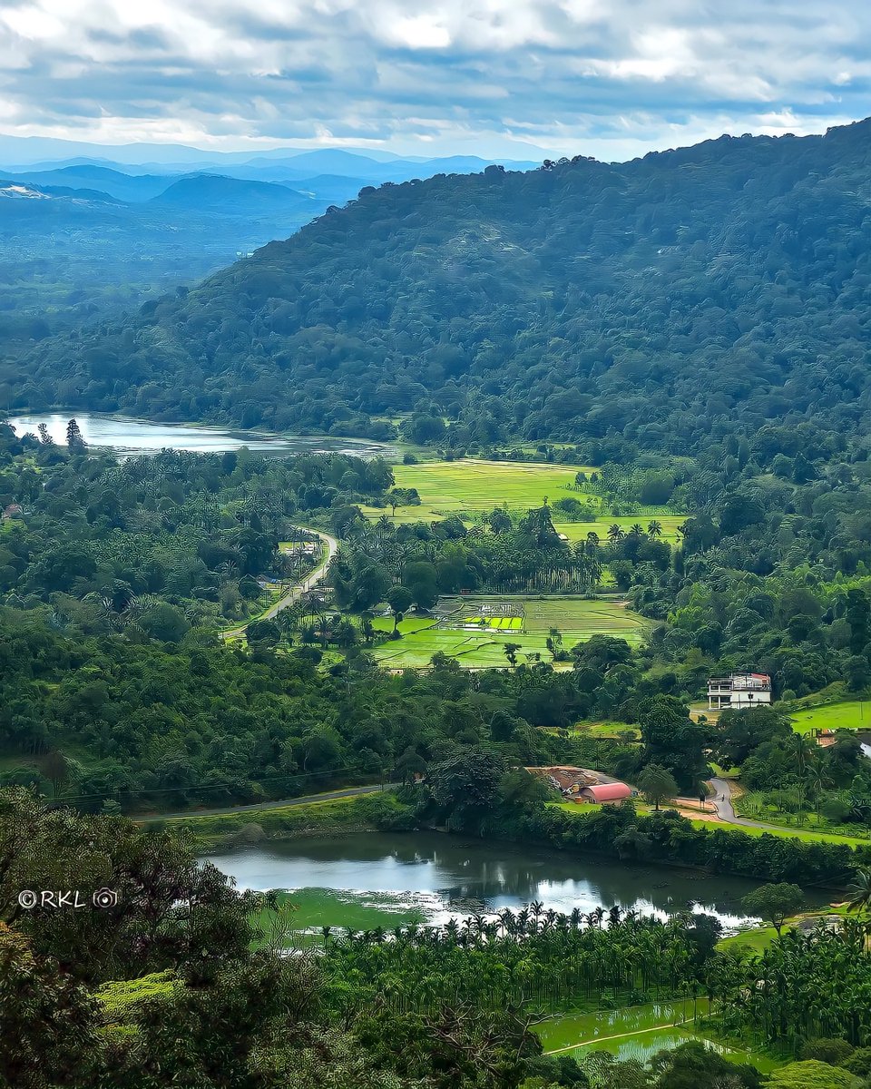 VisitUdupi's tweet photo. #Kavaledurga Fort in Thirthahalli, Shivamogga, is a 9th Century historical trekking destination nestled in the lap of Western Ghats.
🚖 2hr Drive from #Udupi
📸 IG: nikhilshetty_photography / lokesh_r_k https://t.co/dXbzKiG8rR