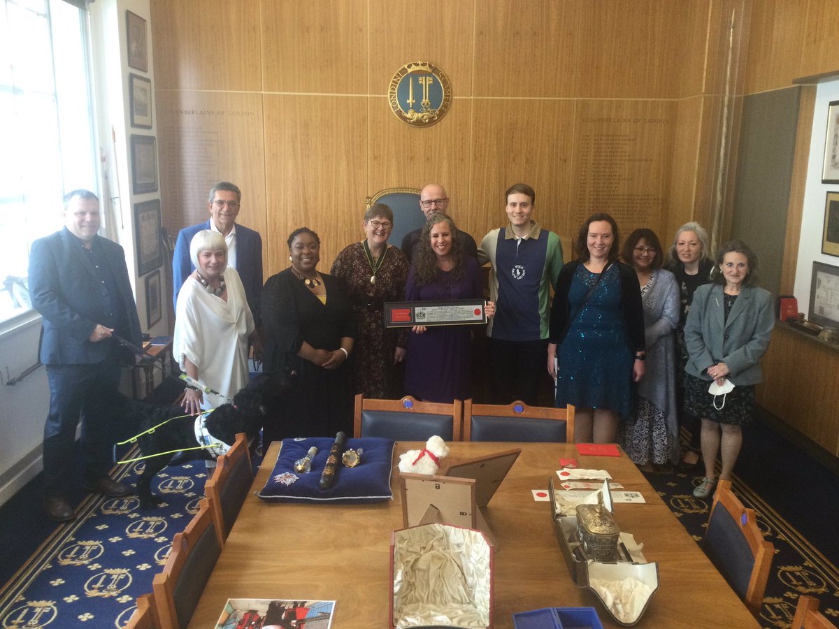 Here’s our Freeman <a href="/SandiWassmer/">Sandi Wassmer</a> receiving Freedom of the #CityofLondon <a href="/GuildhallLondon/">Guildhall London</a> today.  Sandi is a #Canadian-born CEO.  Her organisation @e4ei promotes #equality &amp; #inclusion in all aspects of life in the #workplace. #Congratulations, Sandi!