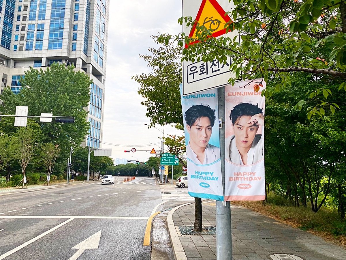 eudemonic_G1's tweet photo. 🌼 𝐸𝑈𝑁𝐽𝐼𝑊𝑂𝑁 𝑅𝑂𝐴𝐷 🛣

둘째 주 가로등 배너 설치 완료‼
주말 동안 여의도 은지원 로드를 만나보세요🥰

🗓 06. 10(Fri) Night ~ 12(Sun)
🚩 샛강역 3번 출구  - 금호 리첸시아 앞

#은지원 #EUNJIWON #殷志源 https://t.co/MfeHMoSjTp