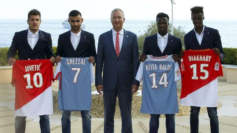 ASMOutOfContext's tweet image. Le mercato a ouvert ses portes aujourd'hui.

C'est cadeau !