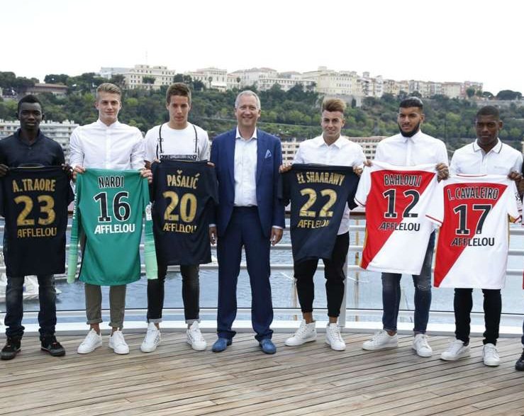 ASMOutOfContext's tweet image. Le mercato a ouvert ses portes aujourd'hui.

C'est cadeau !