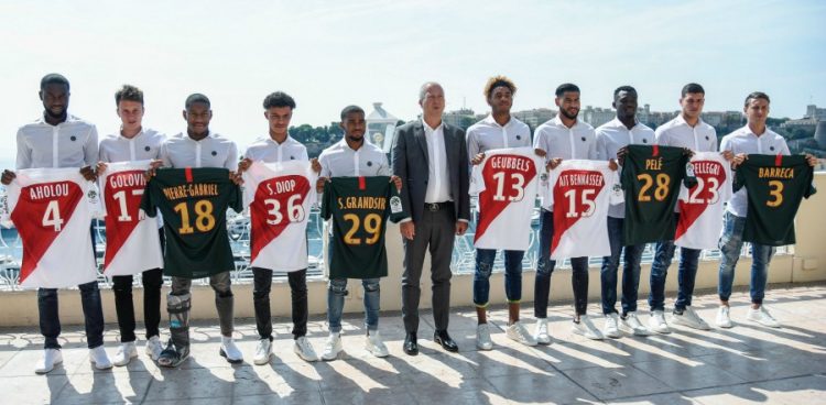 ASMOutOfContext's tweet image. Le mercato a ouvert ses portes aujourd'hui.

C'est cadeau !