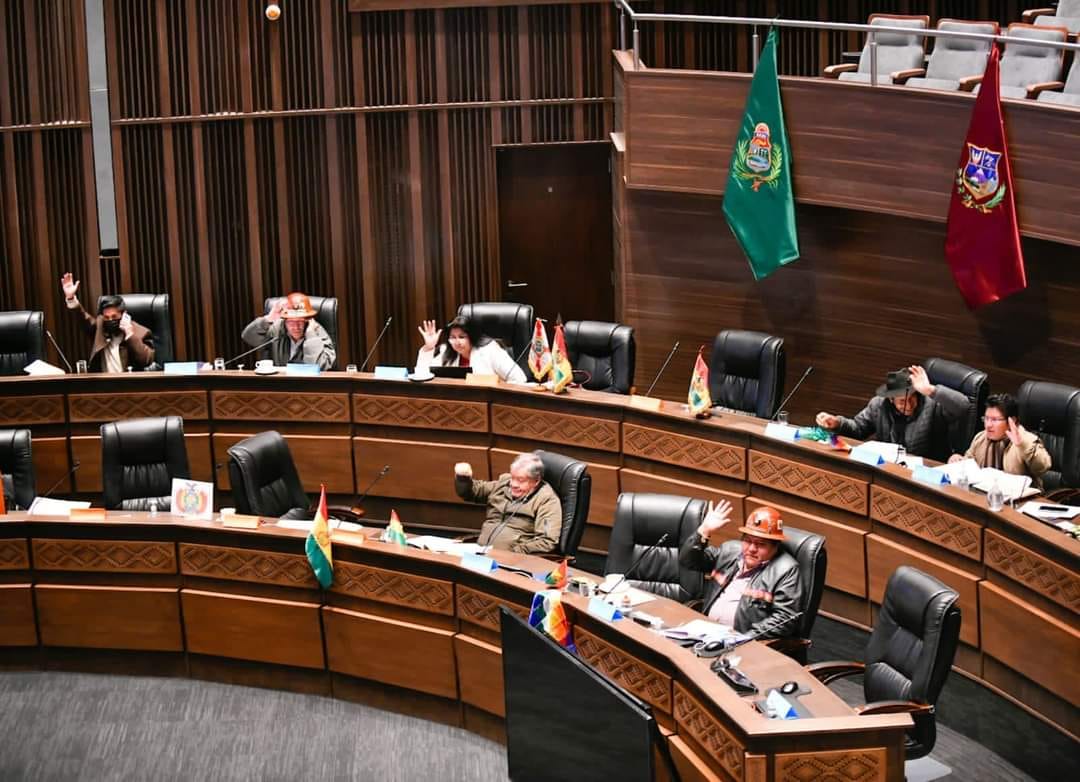 miSenado's tweet photo. #SenadoBolivia:
En su 143 Sesión Ordinaria, la Cámara de Senadores, aprueba Minuta de Comunicación que recomienda al Ministro de @minmineriabo gestionar a través de la autoridad que corresponda el proceso de mantenimiento y refacción de “La Casa de Correos y Telégrafos” de Oruro https://t.co/C1LF091xC1