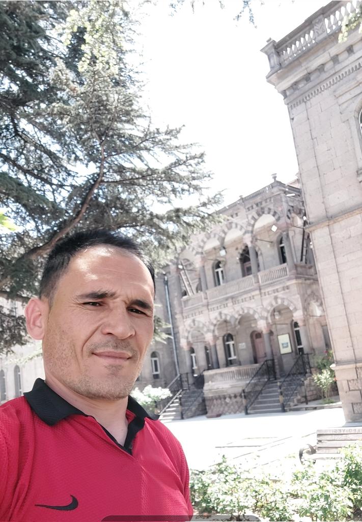 Ne gelir ki elimden kimse tutmadıkça..