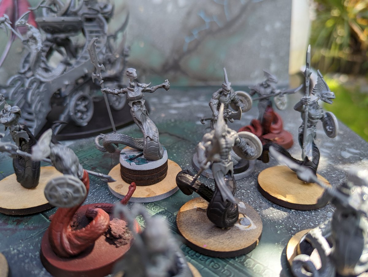 MrLee_Mekshop's tweet photo. WIPs of My Naga DoK snake army 
Started this army when the last DoK book dropped but lost the vibe and shelfed it ... With the book coming out I made a push the finish it and get it painted #WarhammerCommunity #DoK #snakemeta #imasnake #ageofsigmar #daughtersofkhaine https://t.co/2KKLzuHl5F