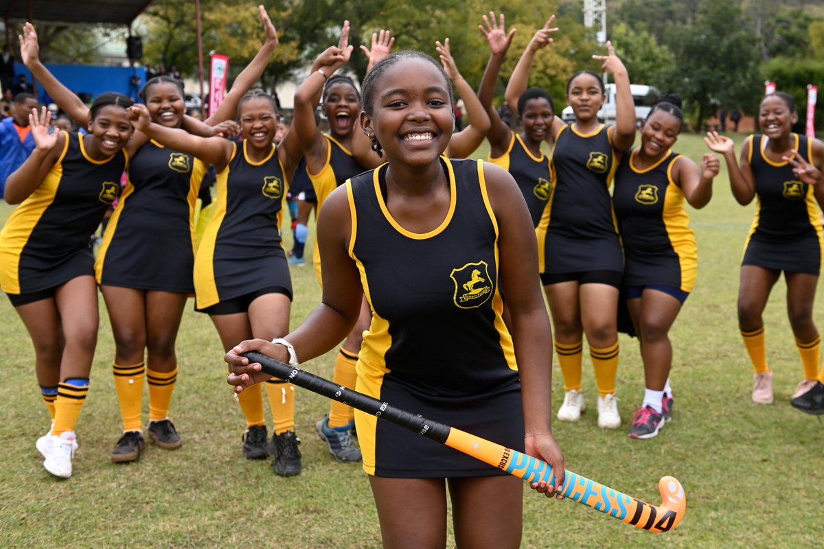 SPARGirlsHockey's tweet photo. We have had so much fun at the various tournaments in KZN - giving away a prized @PRINCESS_Hockey  stick. Check out the smiles &amp; laughter at our Sisonke &amp; Ugu regional at King Edward High School in Matatiele.  Thanks Princess much appreciated! #chixwithstix @SchoolGirlSpor1 https://t.co/iGz1Xixpeh