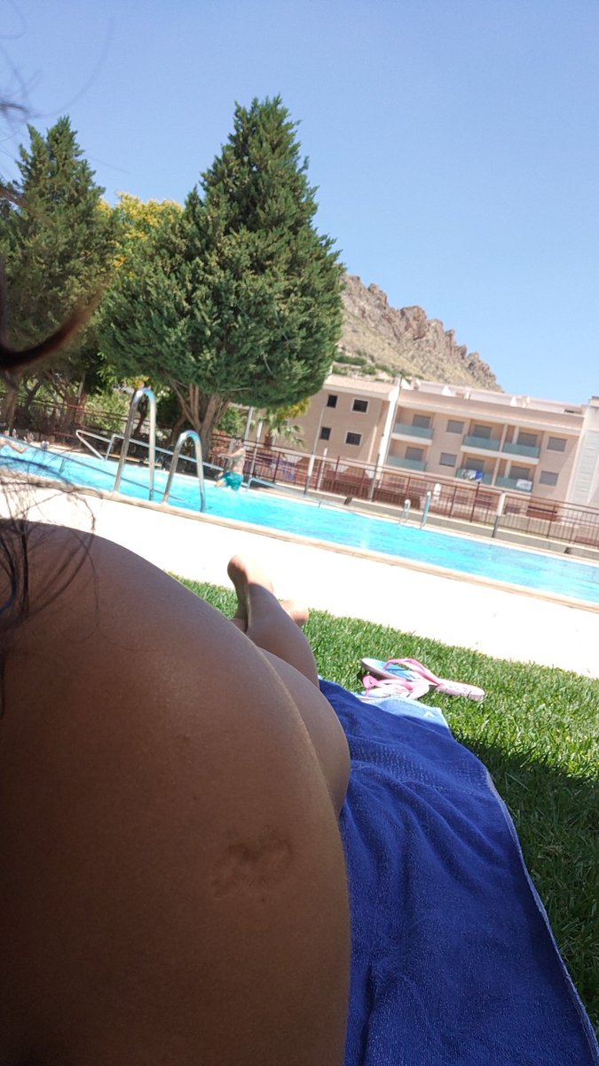 Stesamchan's tweet photo. De piscineo https://t.co/KnSOIofSio