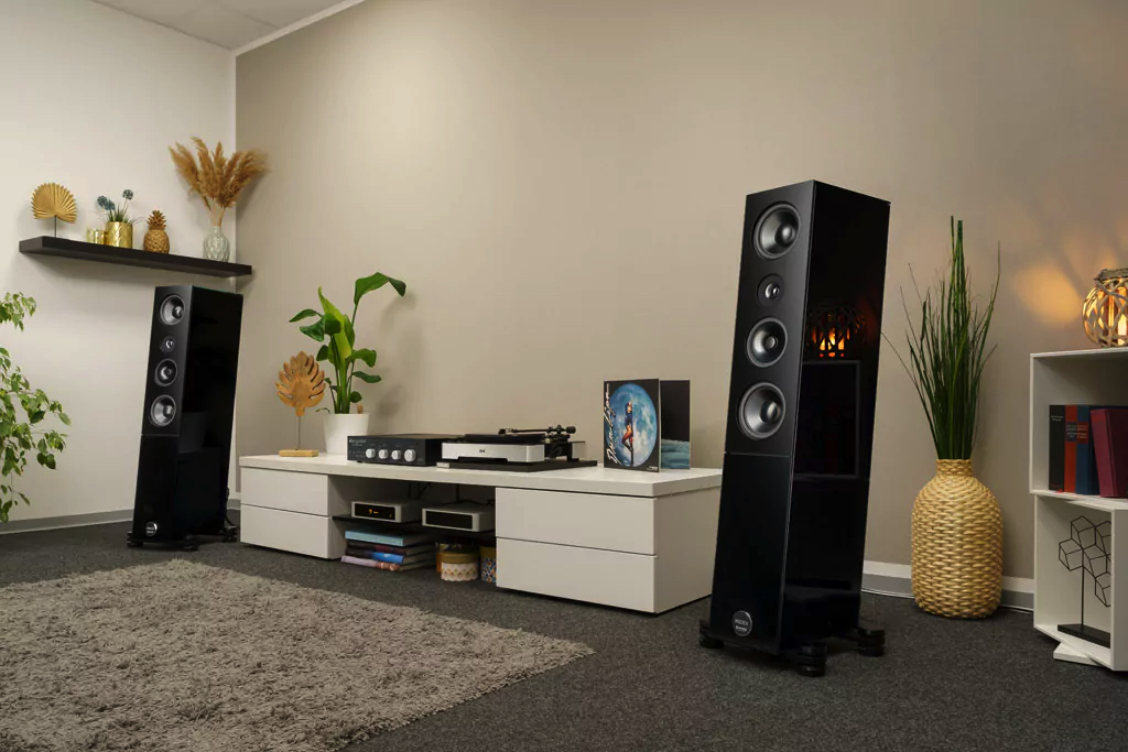 REVIEW: Audio Physic omits the apparently indispensable but sound-degrading spider for the midrange driver. A special trick makes it possible. This fits perfectly with the entire Midex, because ...
lite-magazin.de/2021/12/audio-…
#litemagazin <a href="/audio_physic/">AudioPhysic</a>