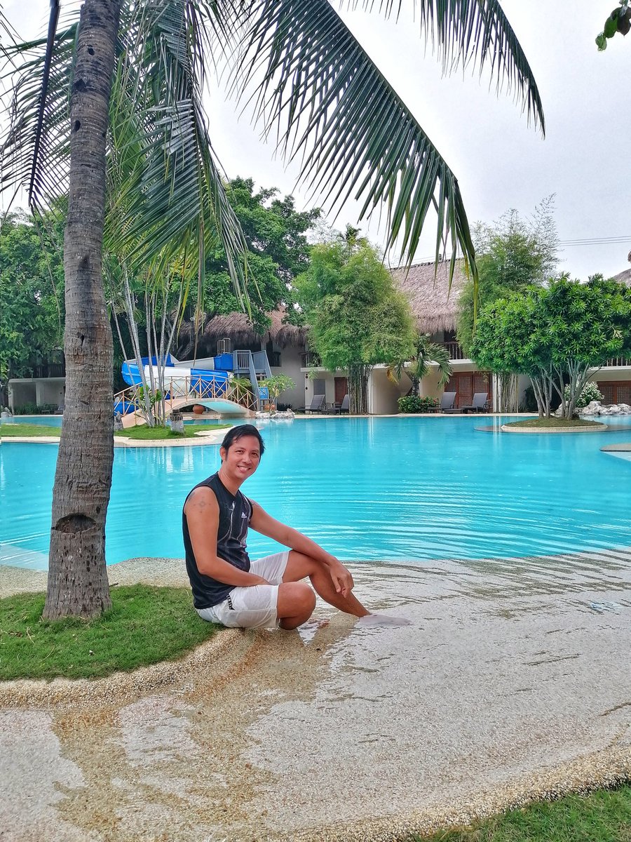 bluejimz's tweet photo. Happiness, not in another place but this place...not for another hour, but this hour.
-Walt Whitman

#quote #explore #swim #summertime #happiness #resort #tropical #travel #nature #livelife https://t.co/MqsSBNGreI