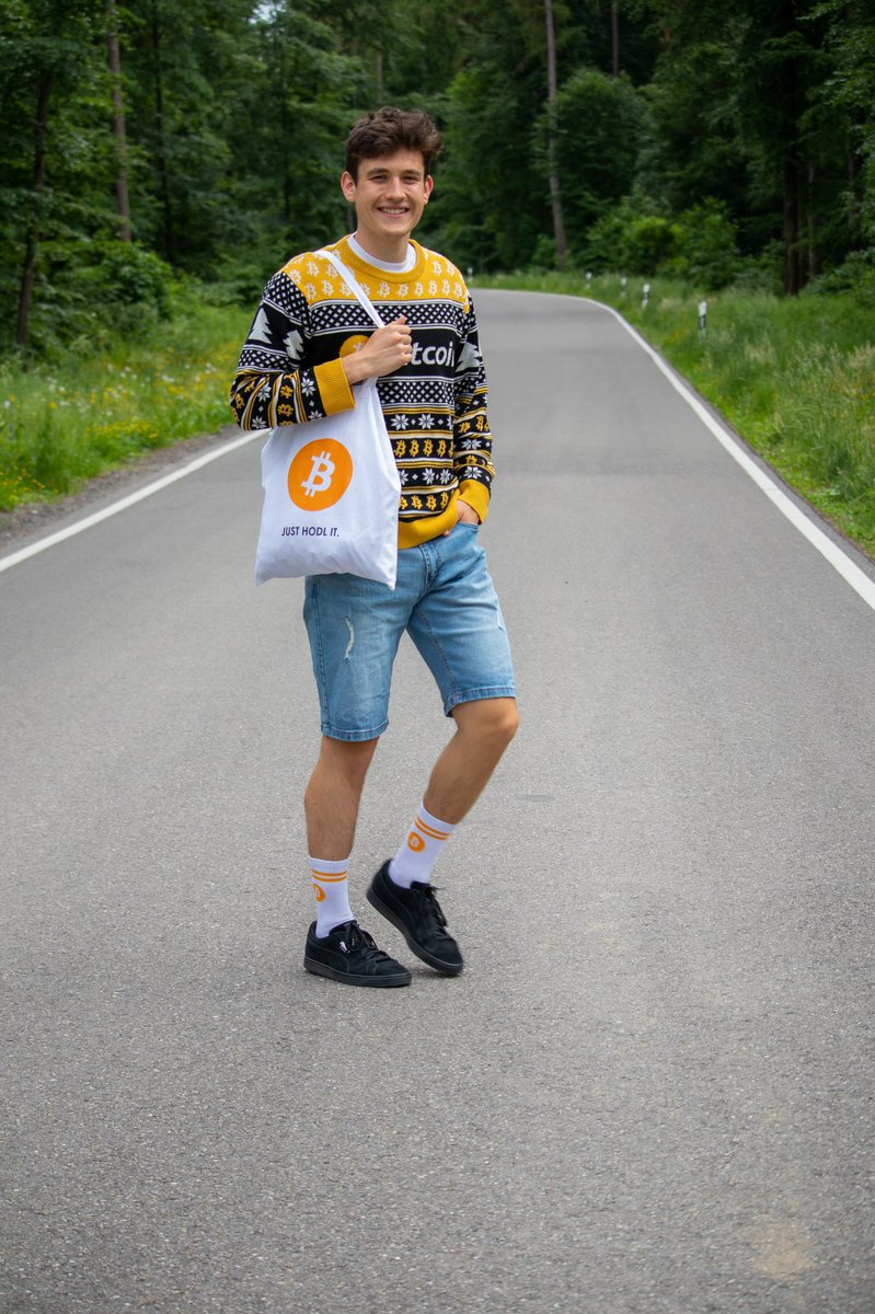 P_Breuninger's tweet photo. Spare wie ein echter Bitcoin Schwabe 10% mit dem Code “ PhilipandSatoshi “
Bei @SatoshistoreDE 

Super dope danke auch von @satoshithevan 

#Bitcoin #bitcoinsocks #TogetherStronger https://t.co/MORwDFc0K2