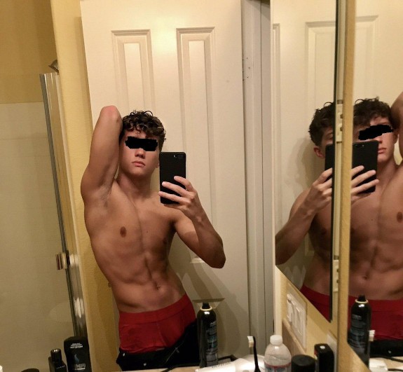 DavidTonic WebcamXXX (Producer-Promoter)’s pics and videos