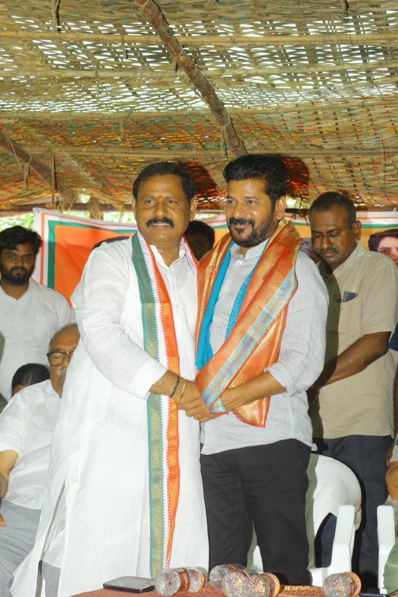 revanth_anumula's tweet photo. Data Analytics Chairman 
Shri @pravchak ji as the Chief Guest, handed over the Congress membership ID cards to the newly enrolled members in Parigi constituency today. 

#DigitalMembershipDriveTelangana https://t.co/eE6iY6psUC