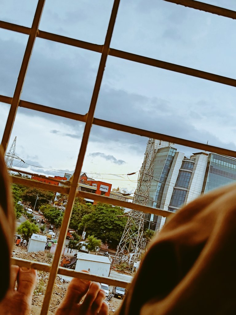 rathor_andy's tweet image. It will rain today 🌸 ....

#bird
#chirping

Pakode ki taiyaari ki jaaye 🥂