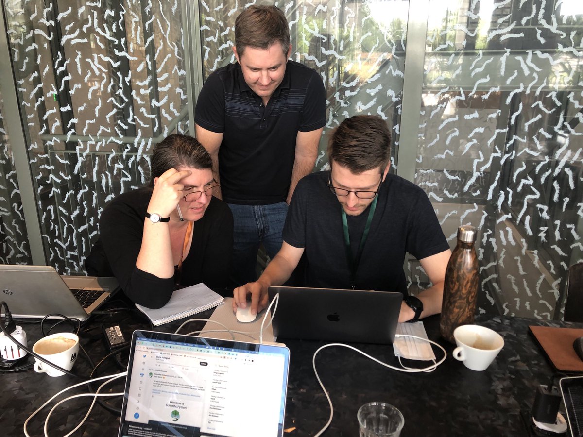 Helicopter parenting - IPL experts ⁦<a href="/zuribruce/">Kathryn Stok</a>⁩ ⁦<a href="/aburghardt/">Andrew Burghardt</a>⁩ helping Michael at the 2022 JCMSK workshop.