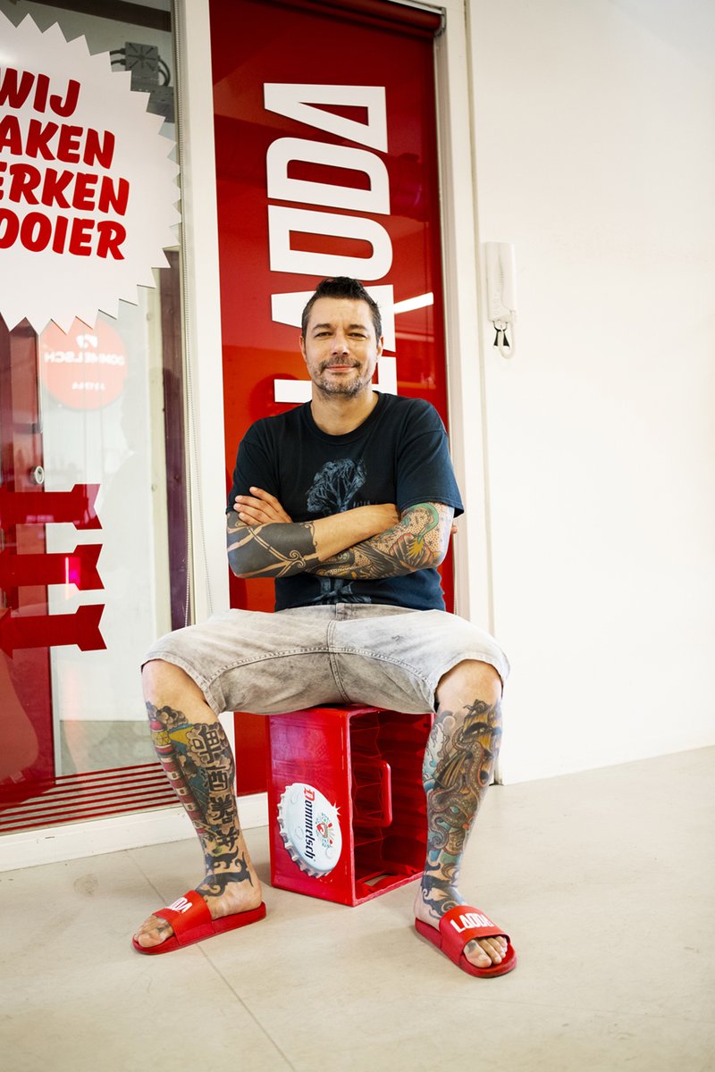 Bij Studio Lauda door de wasstraat
Studio Lauda maakt merken mooier van binnen én buiten. Sinds oktober 2018 werkt het team vanuit de inspirerende omgeving op Strijp-S in het Klokgebouw. Studio Lauda is als een wasstraat voor.... lees hier meer driehoekstrijps.nl/nieuws/bij-stu…