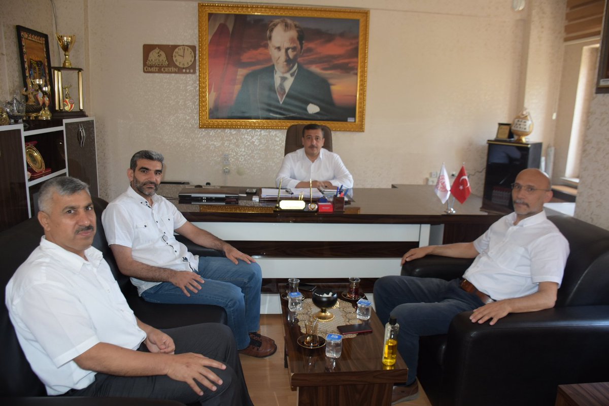 nusaybin_mem's tweet photo. #Mardin Artuklu Üniversitesi Rektör Yrd. Sn. @feridunbilginn ve ÖSYM İl Koordinatörü Sn. Ziya POLAT, #Nusaybin'de ilk defa yapılacak olan Yükseköğretim Kurumları Sınavı (YKS) öncesi istişarelerde bulunmak üzere, İlçe MEM Sn. @umitcetin47100'i  ziyaret ettiler.

@Ercan_Kayabasi https://t.co/6WT16XrjBa