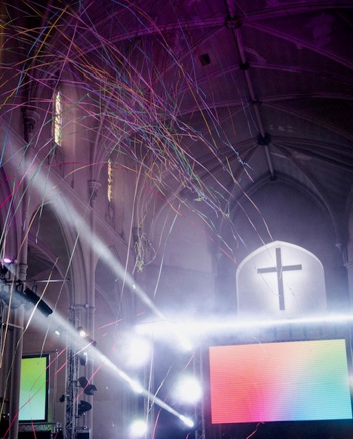Streamers🎉80cm streamer cannons in action from our lovely clients at St Peters Church in Brighton🎊Take a look at our website for all confetti and streamers available💫sfxsupplies.co.uk/collections/pa…