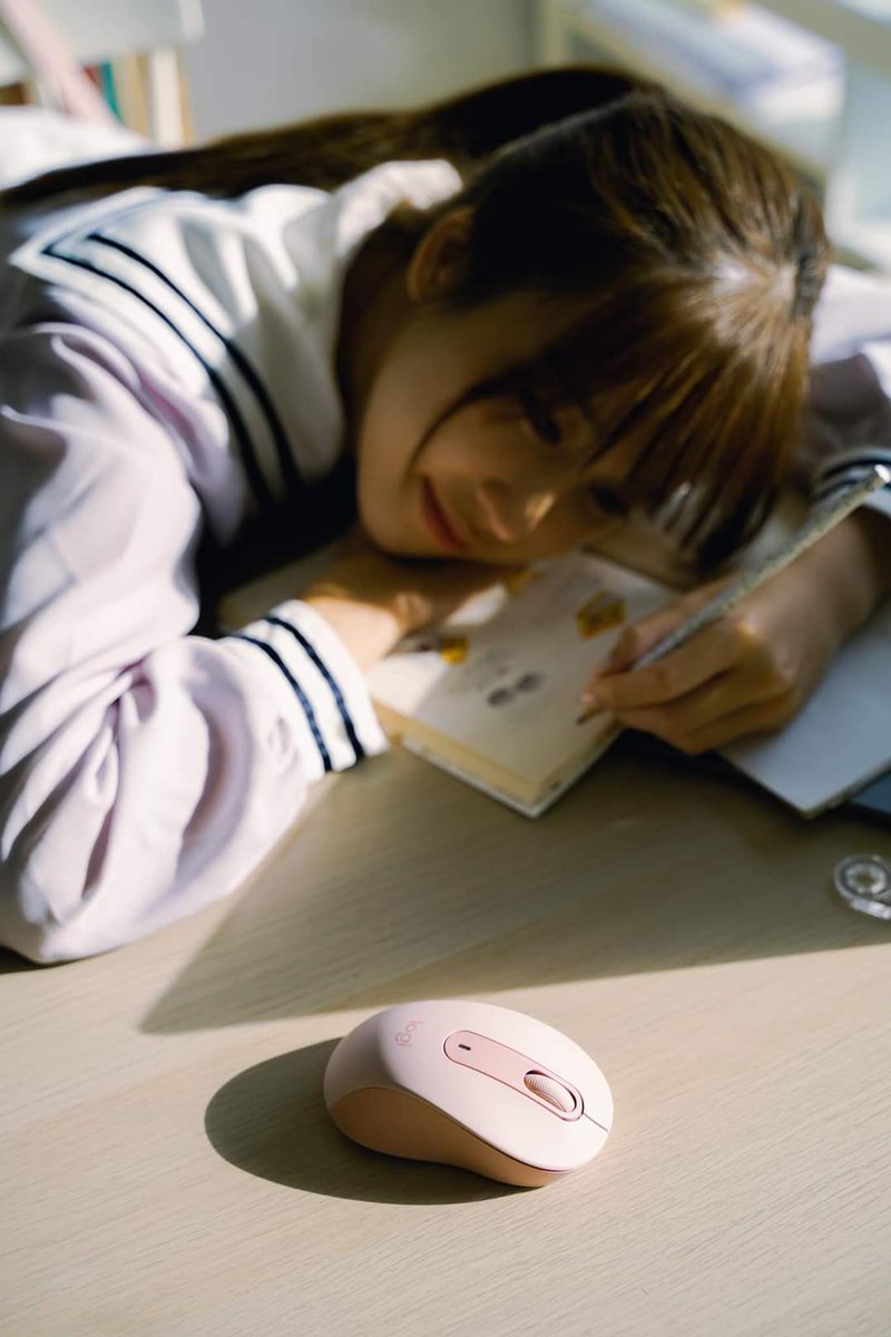 JanChan_StAFans's tweet photo. สั่งซื้อ Logitech Signature M650 ได้ที่ : https://t.co/LrH8ZAIAPO
Facebook: https://t.co/TjdH1Qm3ic
Instagram: https://t.co/wXe8ZNxS3P
#JanChan #แจนจัง #Logitech #M650 #WirelessSilentMouse #SilentTouch #SmartWheel #ComfortUpgraded #WorkLifeUpgrade https://t.co/i9p585GtDV