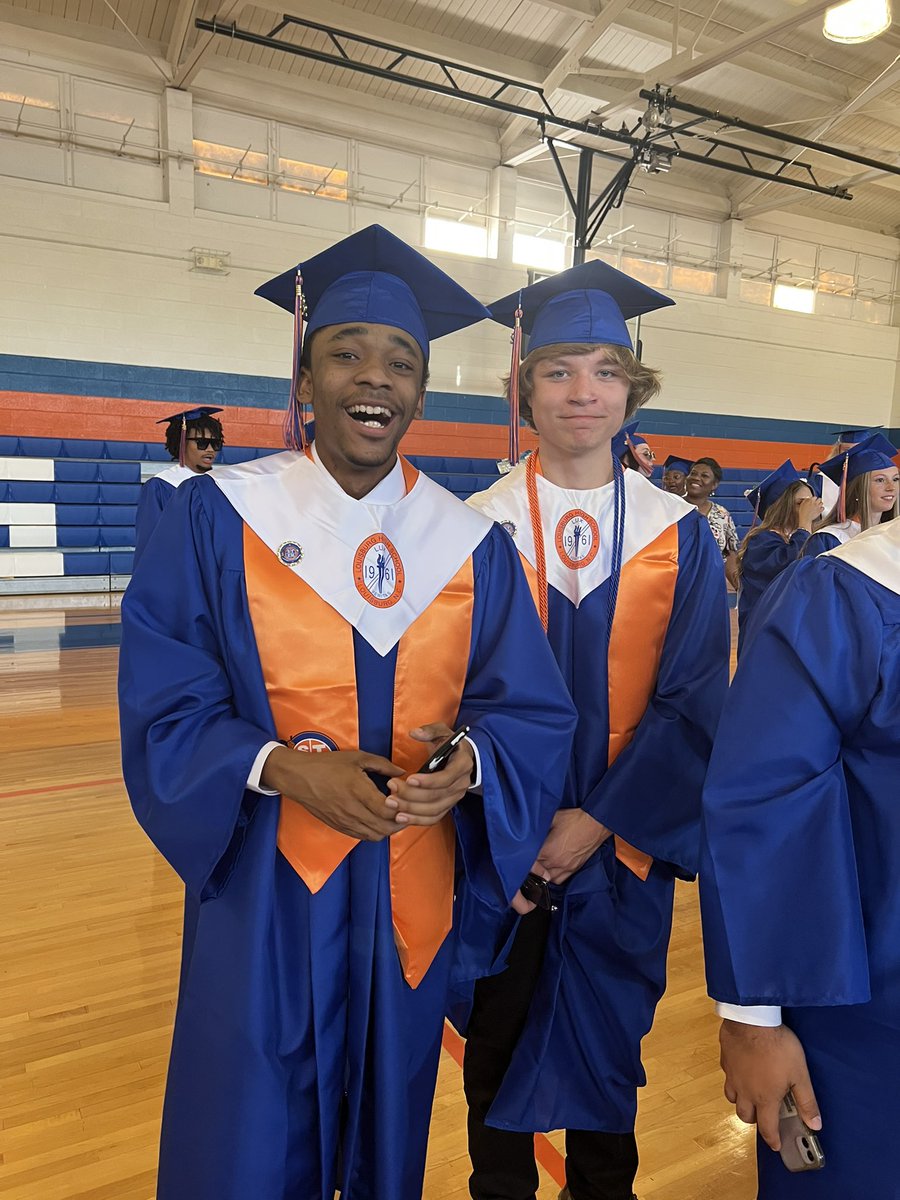 LHSSTEM5's tweet photo. Congratulations to the 2022 Graduates! Your hard work has paid off and we are proud of you. #LHSSTEM https://t.co/TAziLnEe4u