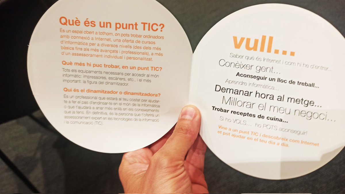 MarcdeBlas's tweet photo. Jornades de dinamització de la Internet social #JdIS2022 @andreasmq de @FabLabStQ: Capacitat &amp; d'aprendre els uns dels altres. @BiblioCervello: Formem persones, donant com a resultat una societat valorada i amb capital humà. https://t.co/PTcw9uEdLw https://t.co/gPbgXtfdvz