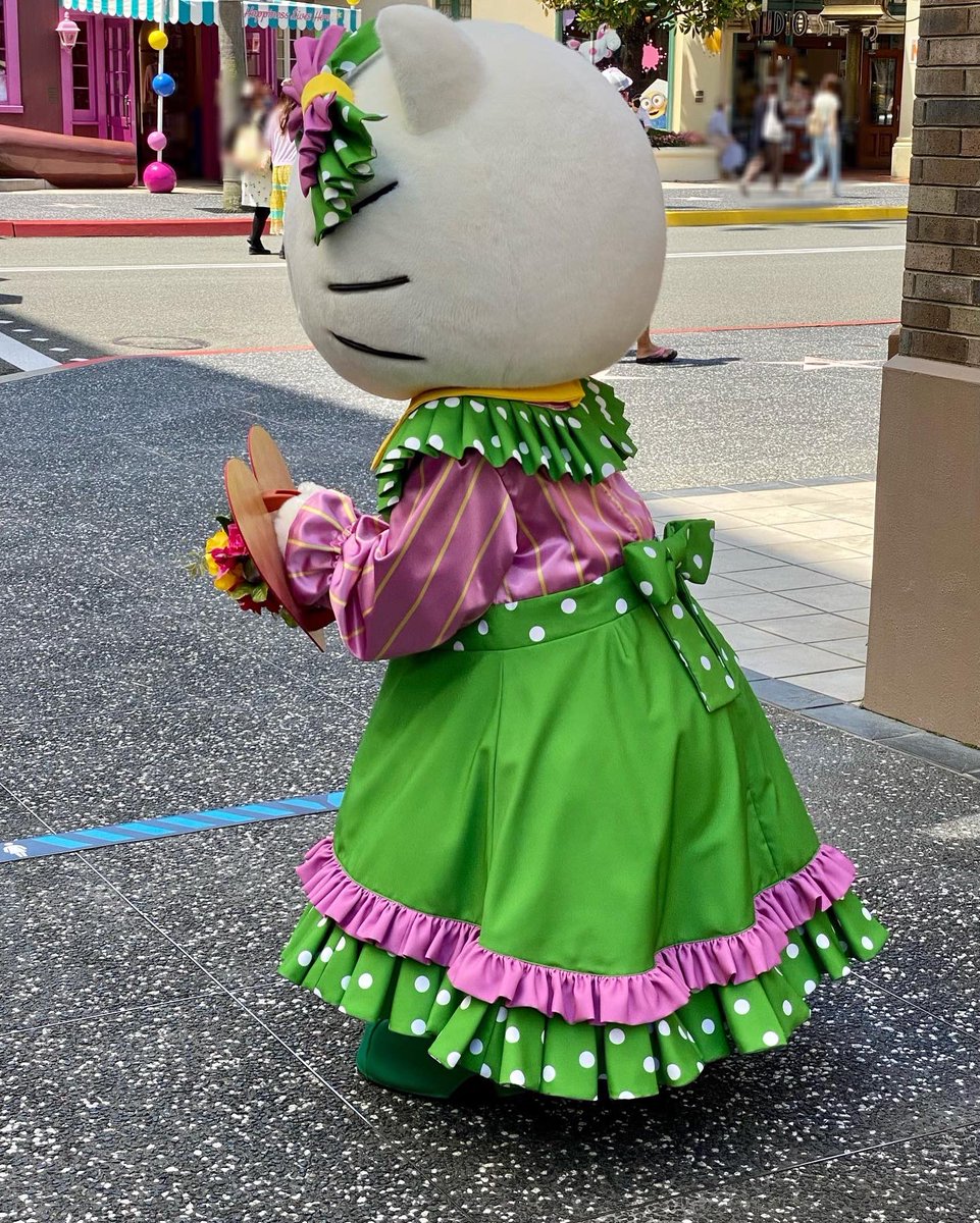 USJneighbor's tweet photo. 1週間お疲れ様でした✨

かわいいキティちゃんの写真見て癒されたいと思います🎀💐

#USJ #USJファン #NOLIMIT #超元気特区 #ThanksLoveWeek #ハローキティ #キティ #hellokitty https://t.co/DwzpGaaOLp