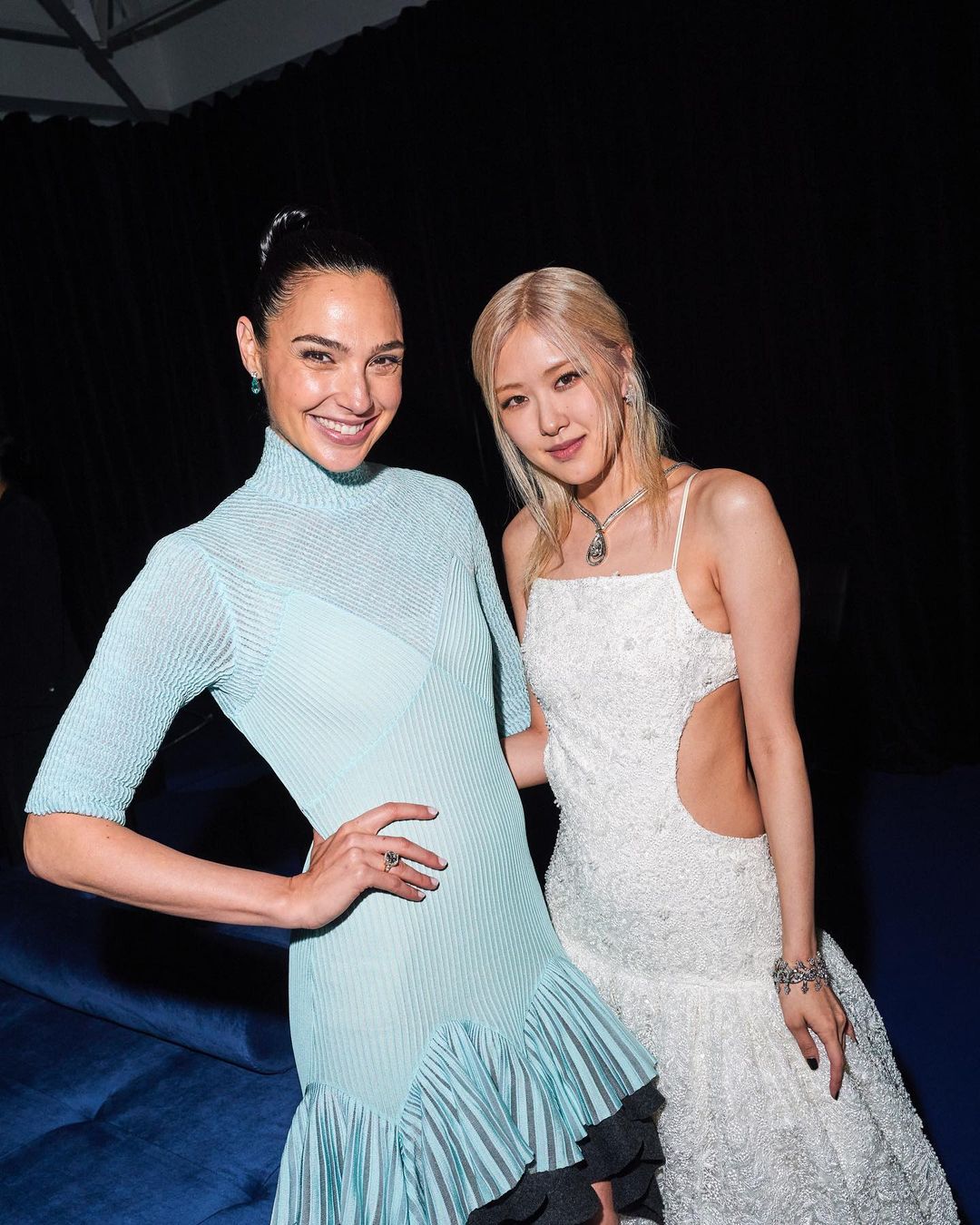 Gal Gadot Brasil · Fansite on X: Deusas! 💙 Nova foto de Gal Gadot e Rosé,  do Blackpink, durante o evento da Tiffany & Co. ontem a noite.  #VisionAndVirtuosity  / X