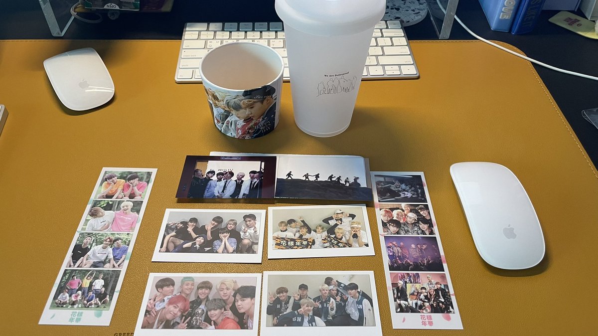 le_laina7's tweet photo. @_sweetsom_0 솜님이 보내주신 방탄날 기념세트 너무너무 맘에 들어요. 마침 For youth 듣고 있었는데 이거 뜯어보다가 눈물이 핑 😢 매번 챙겨줘서 너무너무 고마워요. 🥲 https://t.co/ip22nbQdZg