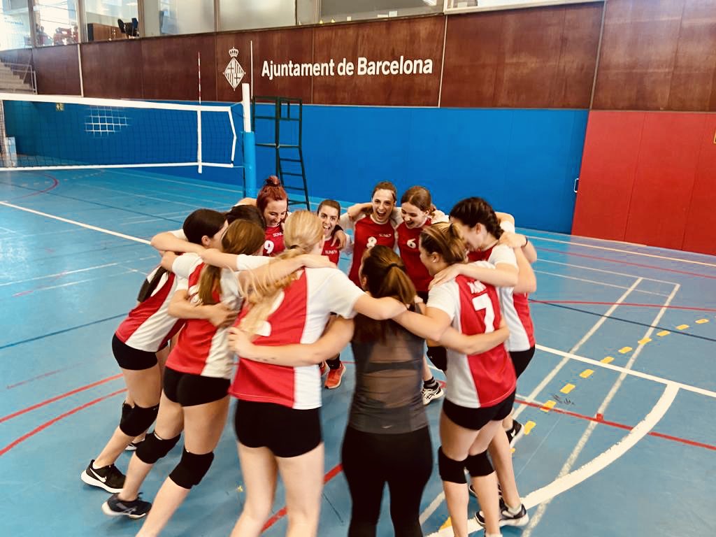 Aquest dissabte l’equip de volei femení de 2n d’ESO juga la final de la lliga 💪💪💪💪. 
Ja es pot triar esport, consultar horaris i fer la matricula a alguna de les activitats esportives a través del web de l’Escola! sunion.cat