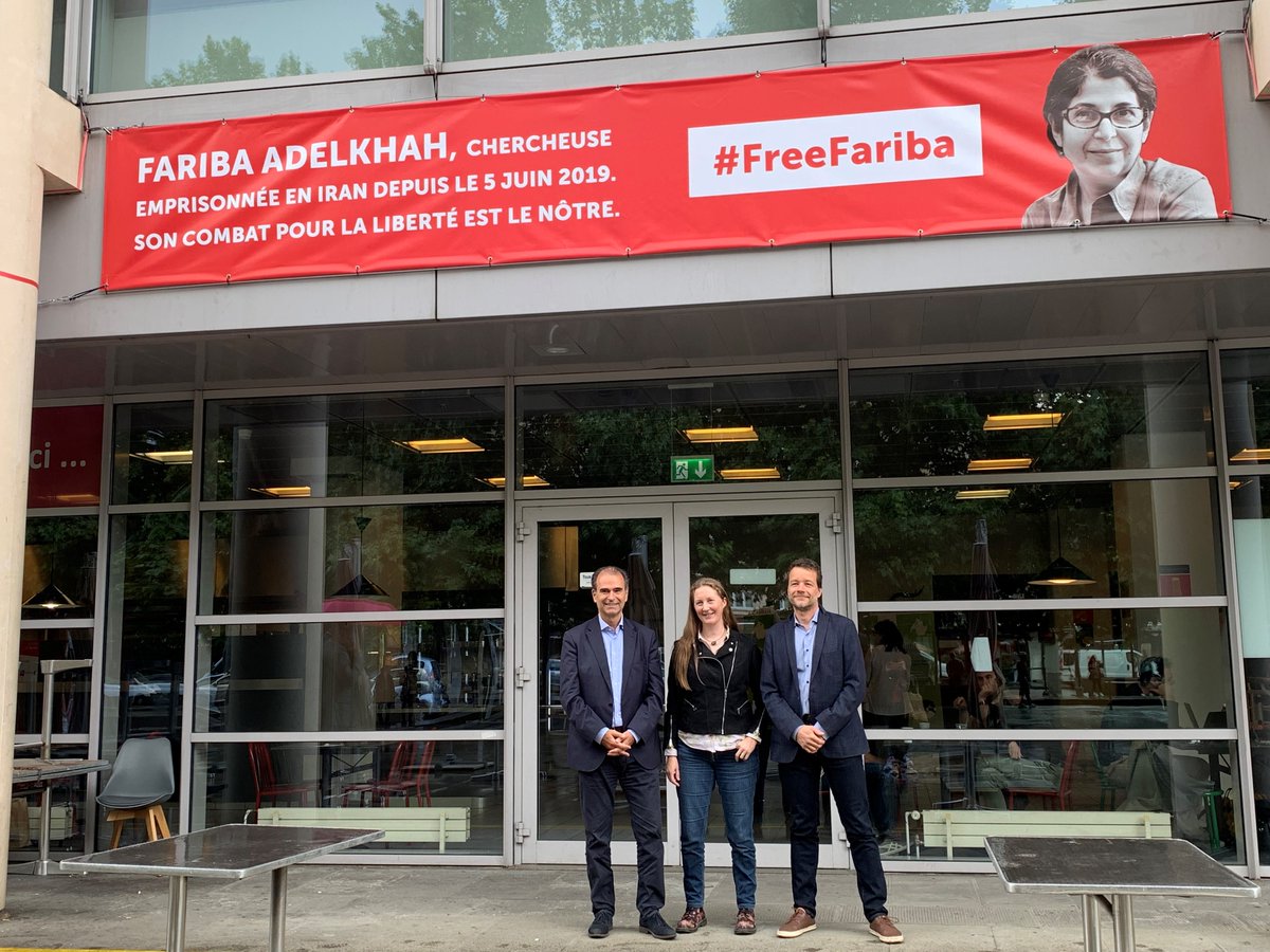 UNIGEnews's tweet photo. C’est sous le titre «Sauvez les chercheurs. Sauvez la recherche pour sauver l’histoire» que l'UNIGE a inauguré hier sur la façade d'Uni Mail une banderole en soutien à Fariba Adelkhah, anthropologue franco-iranienne et prisonnière scientifique, détenue depuis trois ans en Iran. https://t.co/V3frD86wLq