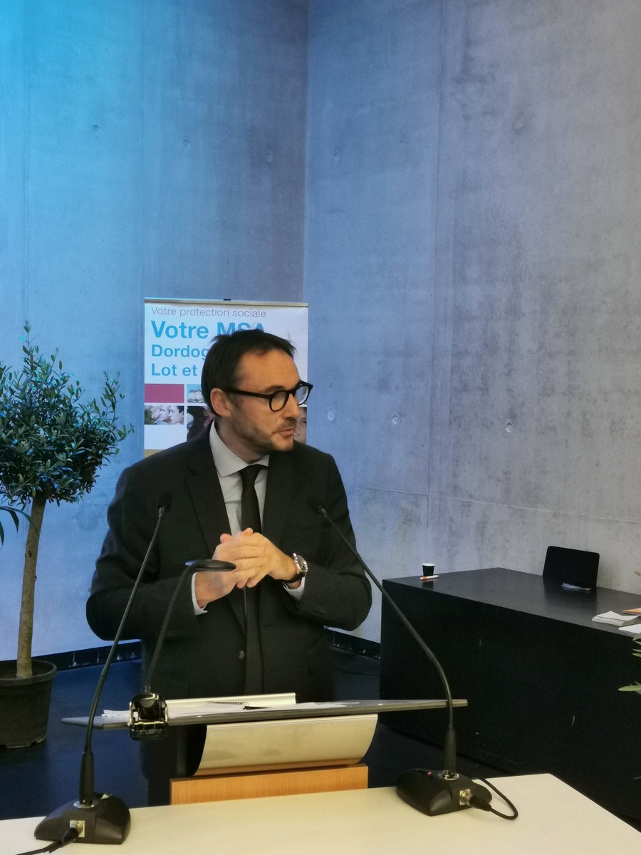 msa_dlg's tweet photo. C'est parti pour notre #AG #msadlg 2022 !
Mot d'ouverture de notre Président @jffruttero qui se dit heureux d’accueillir 250 élus et invités à @VilledesEyzies, la capitale mondiale de la Préhistoire. https://t.co/kgdSw9DB9i