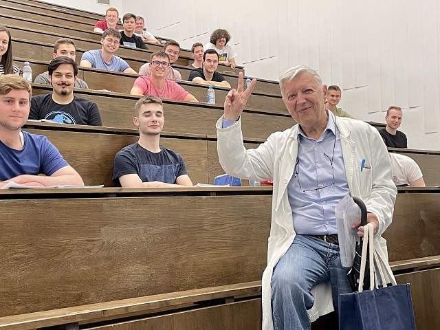 Omiljeni profesor s FER-a održao posljednje predavanje: cutt.ly/RJXeUb5
