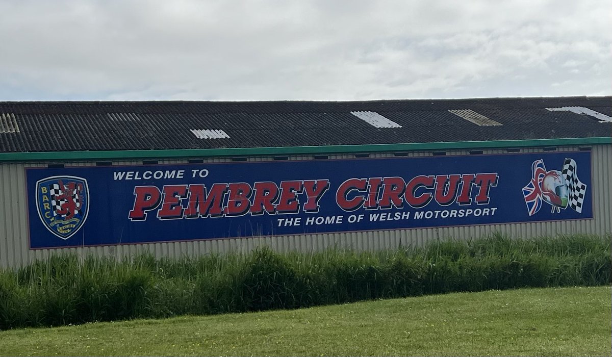 Ready to go for test day at @PembreyCircuit with @NGRoadRacing new track for me @Dcnracing41 @knoxarmour @helperformance @fuchs_silkolene @EoN2019 #keeplearningkeepgrowing