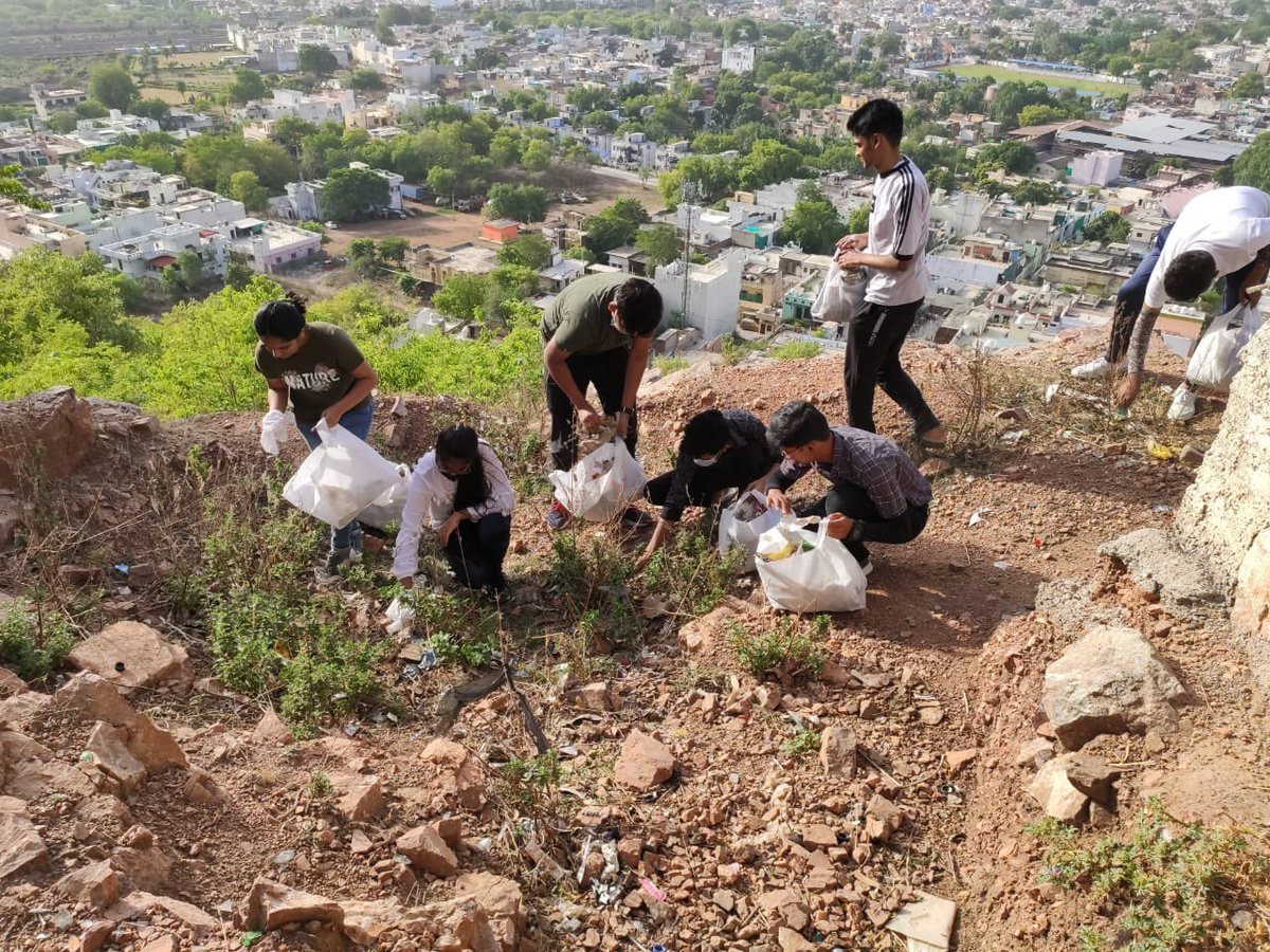 Week #71 #ClimateStrike in Jhansi, India 🇮🇳 
#FridaysForFuture #ClimateStrike #PeopleNotProfit #FridaysForFutureJhansi #Schoolstrikeforclimate #CleanUp #SchoolStrike
<a href="/GretaThunberg/">Greta Thunberg</a> <a href="/LicypriyaK/">Licypriya Kangujam</a> <a href="/Fridays4future/">Fridays For Future</a>
