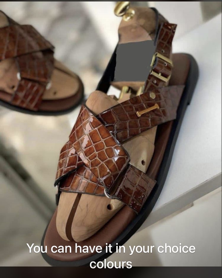 DebitonyOBAZEE's tweet photo. It’s the weekend people……No better time to take care of your feet🥰🥰order your distinct footwear’s from us and you will be glad u did……please help retweet,my customers might be on your timeline
#handmade #sheshoemaker #BlackWomen #madeinNigeria #edoforum #TrendingNow https://t.co/oFBBk6tmE7